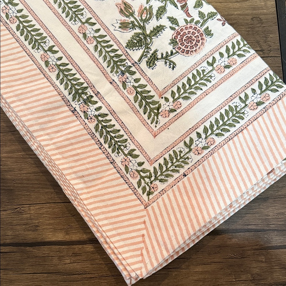 Floral Patterned Tablecloth - Picture 7 of 7